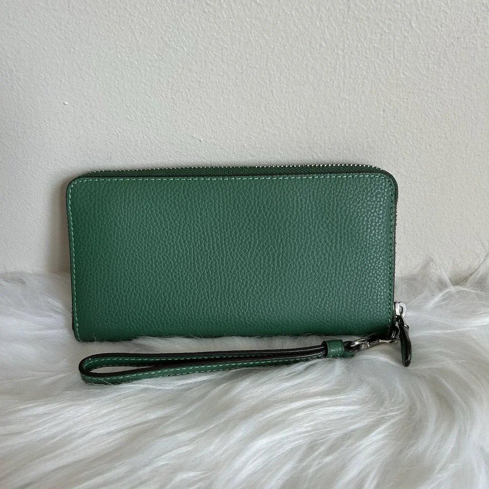 Coach Accordion Zip Green Pebbled Leather Wristlet‎ Wallet Excellent